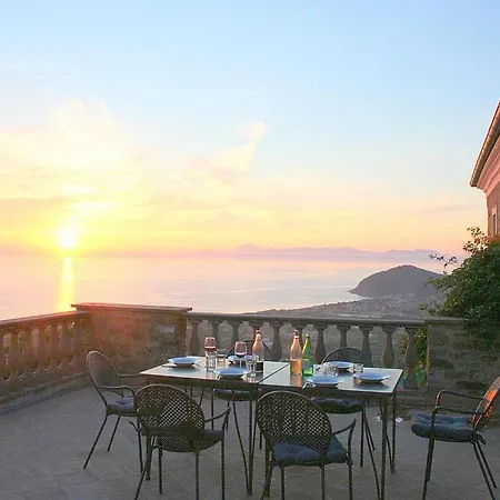 Sleeps 8 Appartement Castellabate