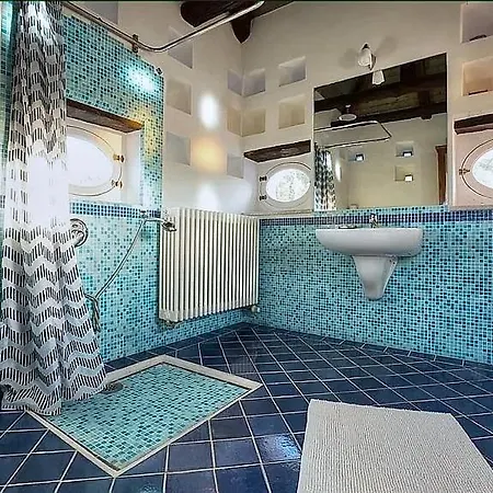 Sleeps 8 Castellabate